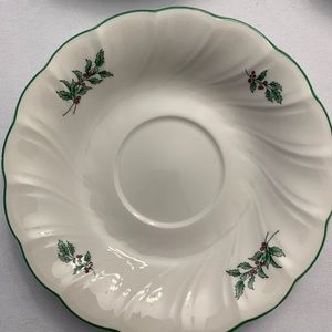 Nikko “Happy Holidays” Pattern White/Berries